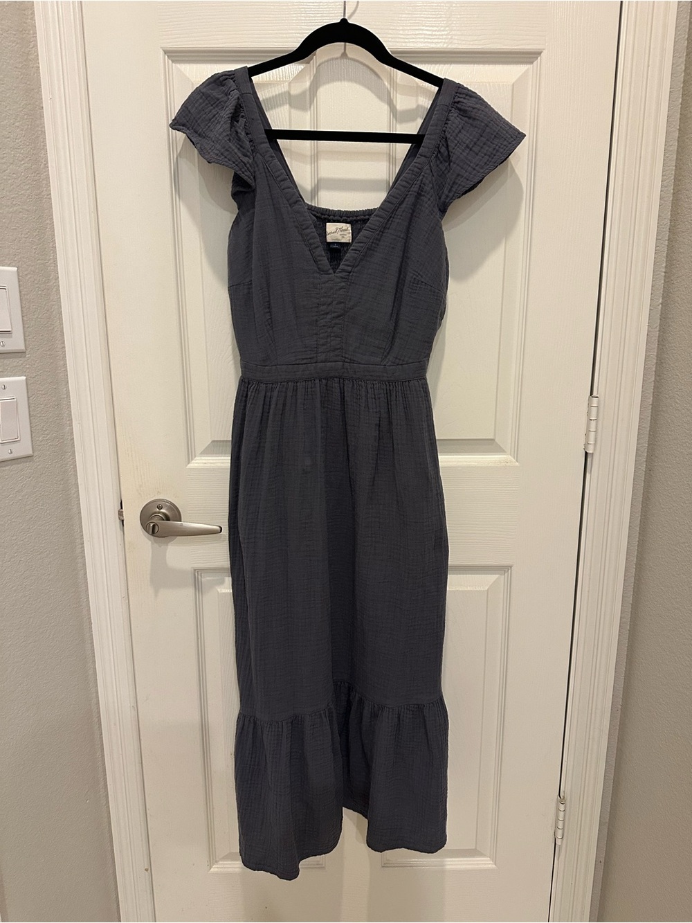 Universal Thread Women’s V-Neck Flutter Sleeve Gauze Midi Dress